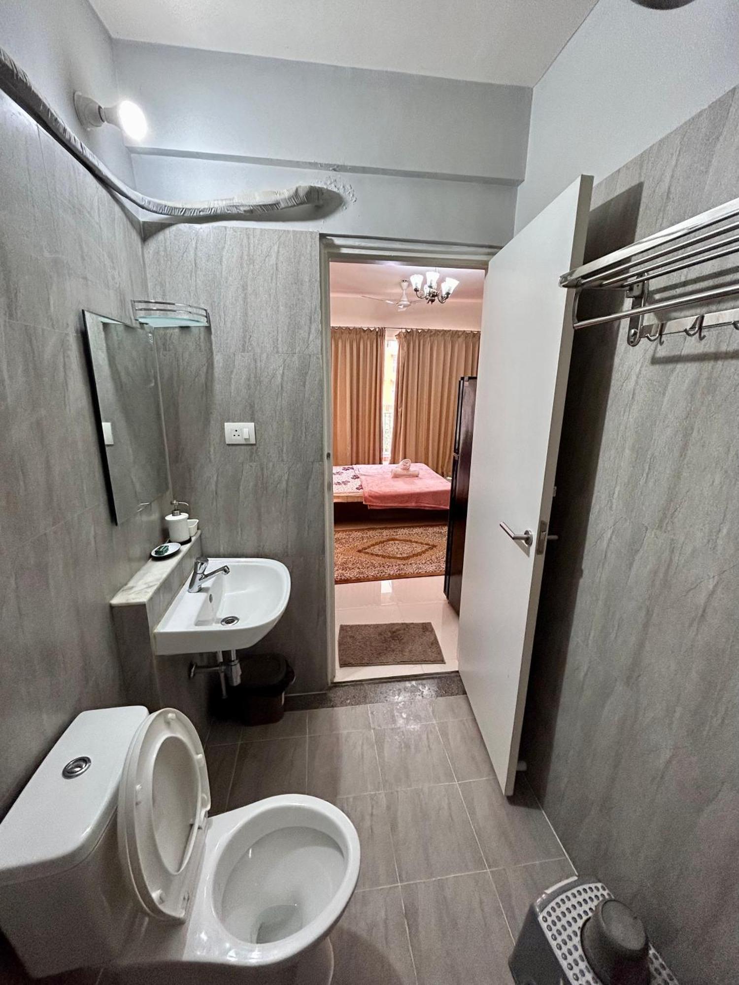 Good Stay Pool View Premium Studio Apartment 206 Dabolim Bagian luar foto