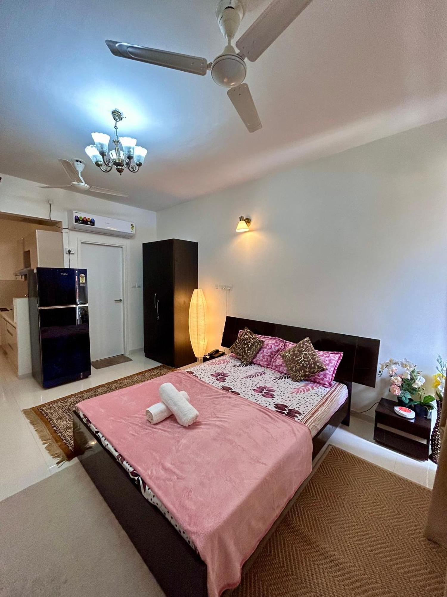 Good Stay Pool View Premium Studio Apartment 206 Dabolim Bagian luar foto
