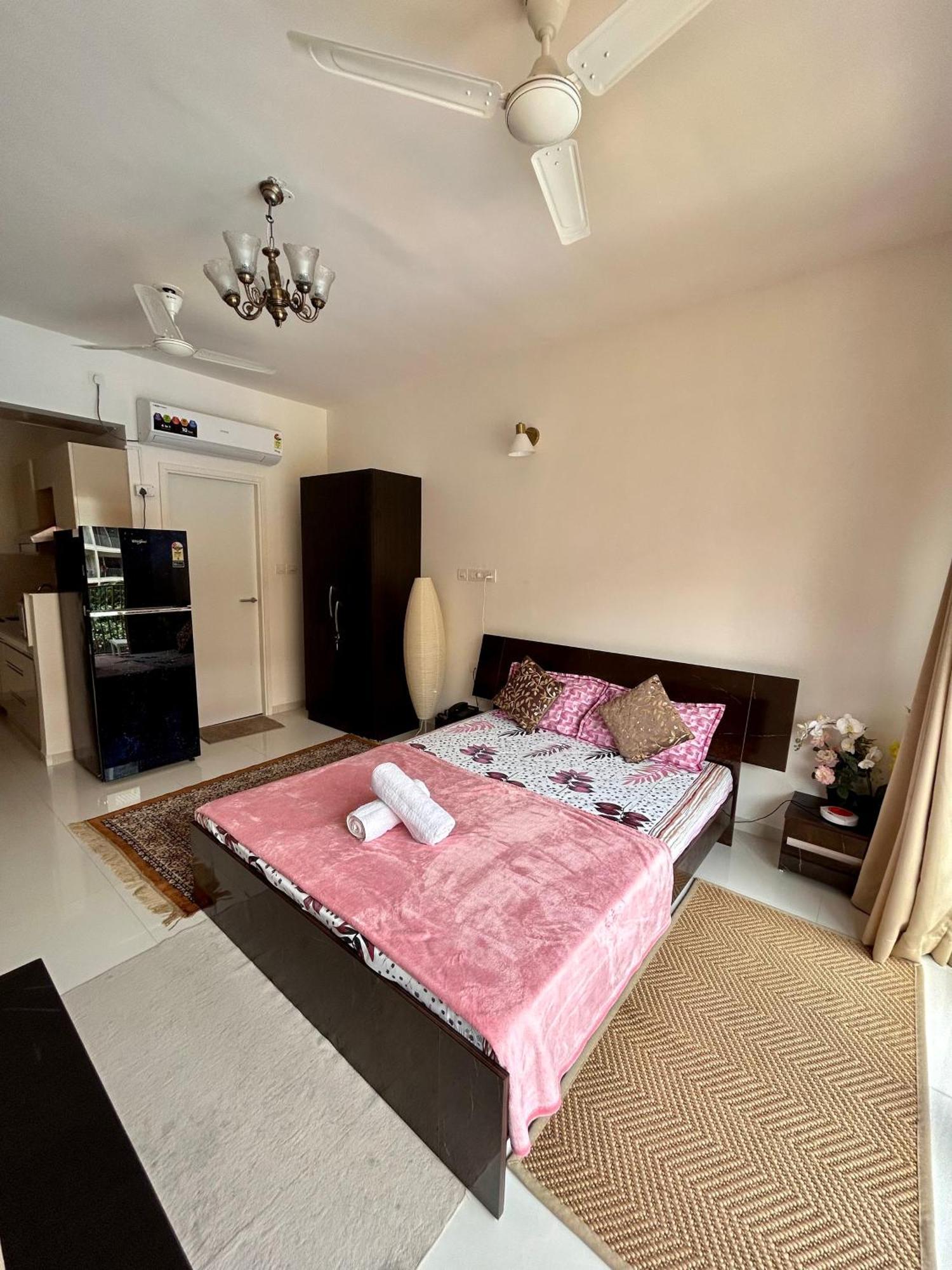 Good Stay Pool View Premium Studio Apartment 206 Dabolim Bagian luar foto