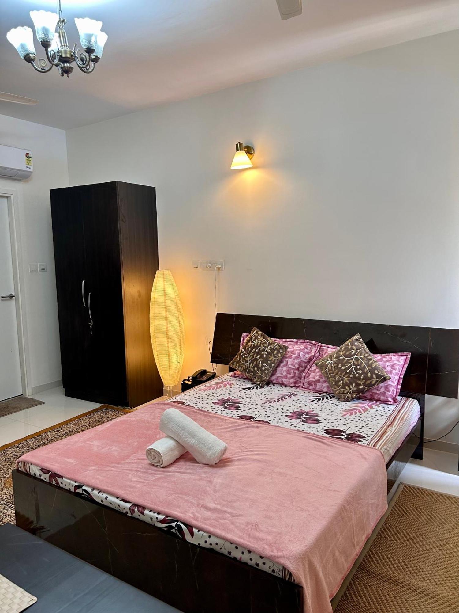 Good Stay Pool View Premium Studio Apartment 206 Dabolim Bagian luar foto