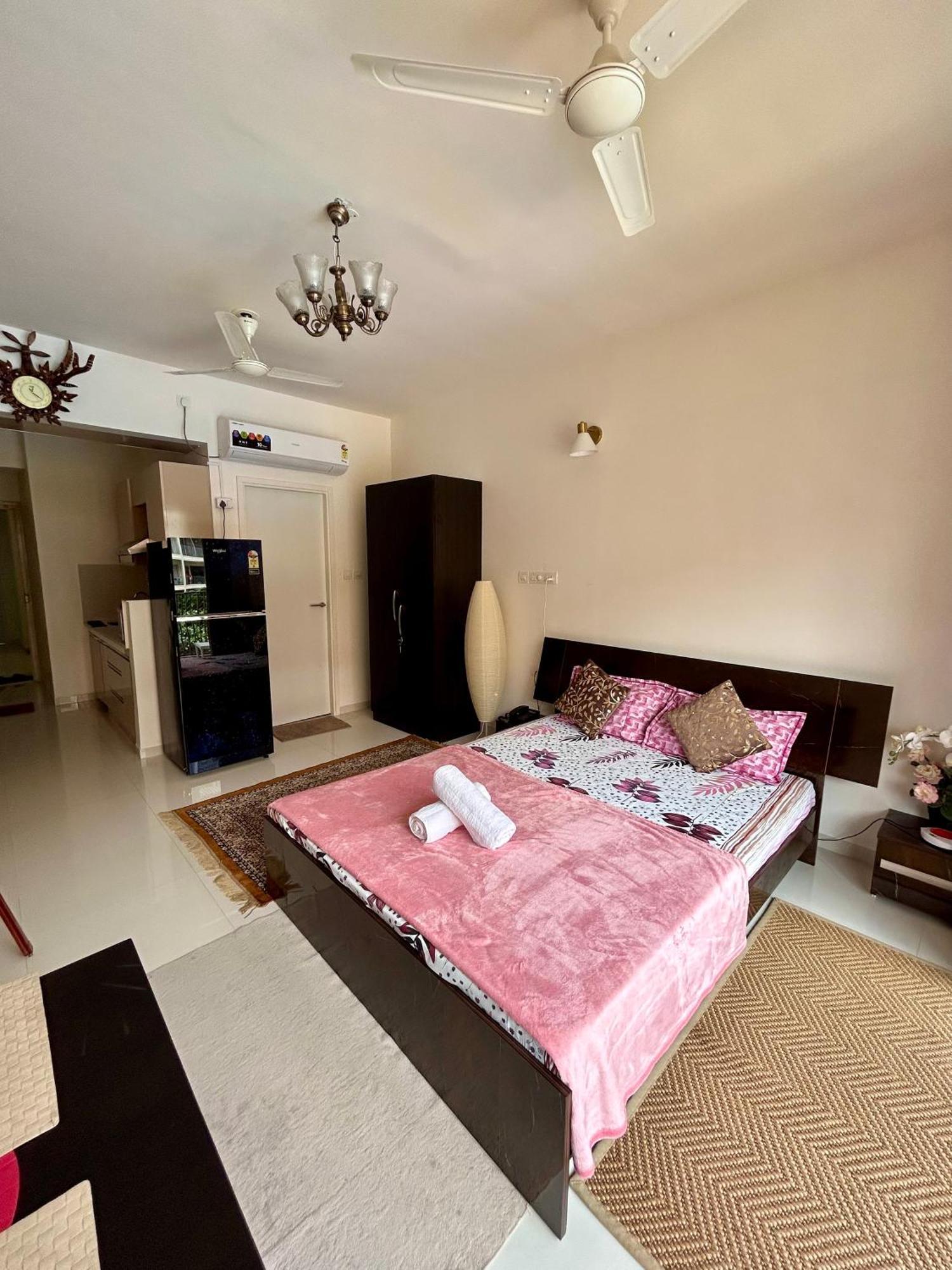 Good Stay Pool View Premium Studio Apartment 206 Dabolim Bagian luar foto