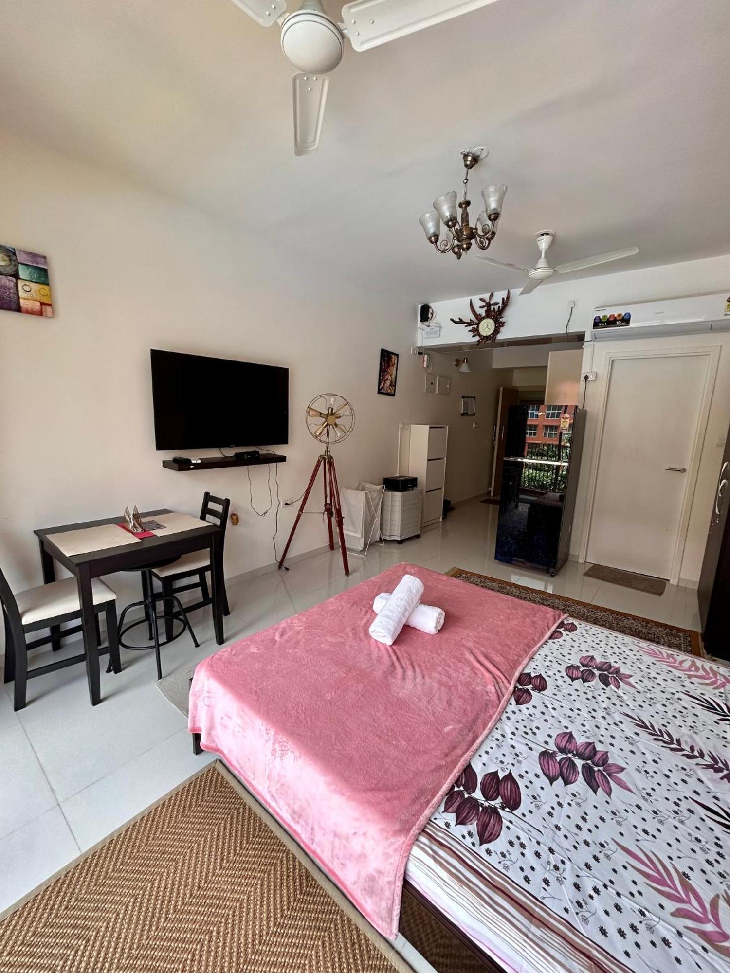 Good Stay Pool View Premium Studio Apartment 206 Dabolim Bagian luar foto
